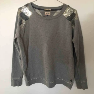  - Superfin knappt använd collegetröja från Tommy hilfiger! 