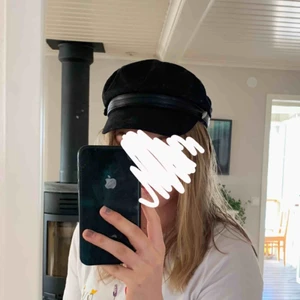  - Nu säljer jag denna fina hatt som aldrig kommer till användning hos mig. Endast provad.