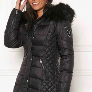  - Säljer min rock and blue jacka som jag bara använt förra vintern, fel fri✨ nypris 2800