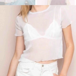  - Jättefin glittrig mesh tröja från brandy Melville. Xs-M i storlek. Använd 1 gång och jättefin till fest men även på andra tröjor. Frakt: 30kr skicka meddelande vid frågor eller mer bilder💗
