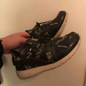  - Asfvlt från Nelly. Nypris 900kr! Bra skick!