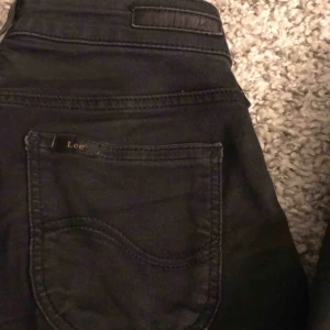  - Säljer ett par lee jeans i strl 25/31, i modellen scarlett! Nypris 1299kr, mitt pris 300kr💖💖