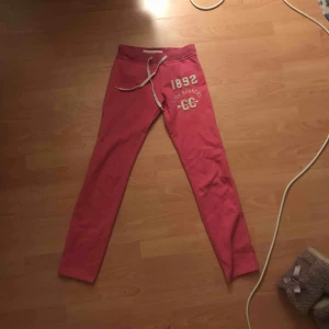  - Säljer för dom är för små för mig. Inte stretchiga så köparen måste vara rätt smal för att kunna passa dom. Säljer för 70 + frakt. 