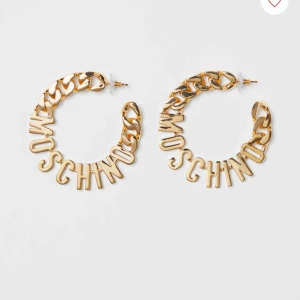  - Örhänge Från Hm x Moschino kollektion. Helt nytt, kan mötas upp vid t-centralen eller Odenplan. Kan skicka via post, 60kr på frakt med spårbar