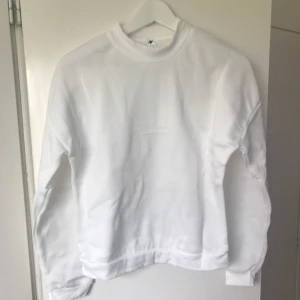  - Vit, oanvänd sweatshirt 🐁🐇 ~frakt= 59kr~