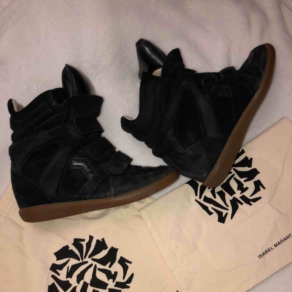 Svarta superfina isabel marant skor! Säljes då dom inte kommer till användning längre!🌟🌟. Skor.