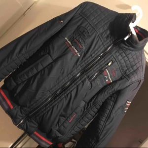  - Paul and Shark vinter jacka i bra skick! Perfekt till vintern  Nypris: 4999kr 