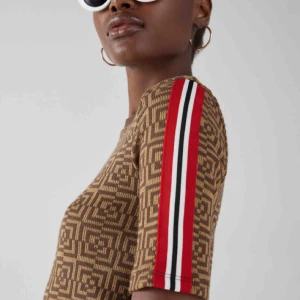  - Oanvänd tröja från Behrska. Super cool men tyvärr för liten för mig! Kan mötas upp i Sthlm eller frakta!