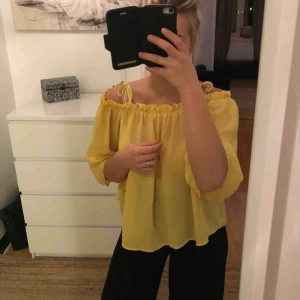  - Tröja från H&M, har använt kanske en gång.