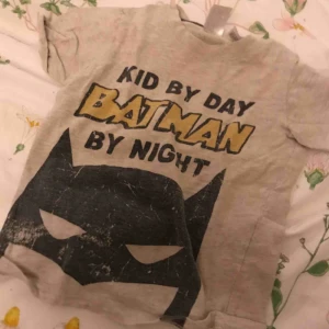  - Räkna med postavgift  på 18kr Mölndal 