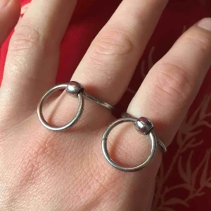  - Balla ringar från Weekday! 15kr/st å 9kr frakt!