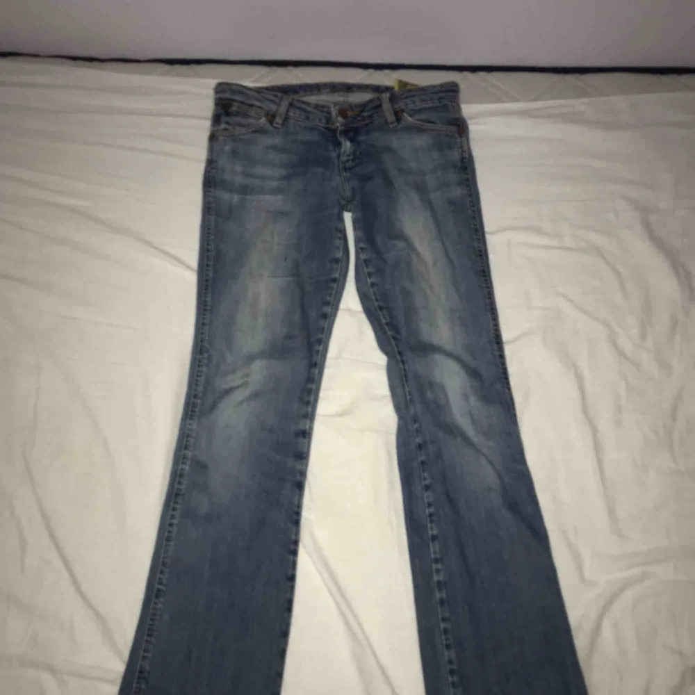 Superfina bootcut jeans . Jeans & Byxor.