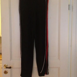  - H&M
WCT done right

Använda kanske tre gånger. Så sköna.

Hämta i centrala Göteborg eller betala frakt (spårbart 56kr, vadderad påse 45kr).
