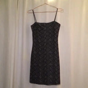  - Ny klänning från Beyond Retro, oanvänt skick. 200kr inklusive frakt.