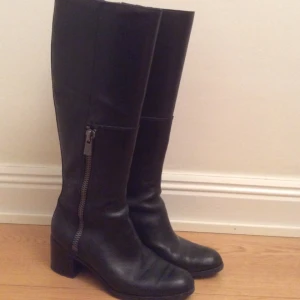  - Läderstövlar köpta i New York från märket Nine West. Fint skick.