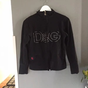  - Dolce & Gabbana tröja med zipper Fint skick Frakt tillkommer Kan mötas upp i Helsingborg/Klippan