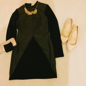  - Nya klänning ( det finns kvar pris på lapp) ( bara klänning  och ej tillbehör) Betalning swish