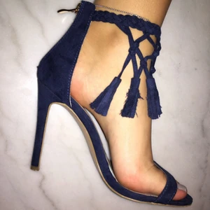  - Bekväma och snygga blå klackar.
Använda en gång.