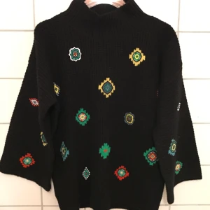  - Ulltröja från kenzo X H&M 
Storlek S 
Kan mötas upp vid TC
Kan skicka via post