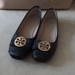  - Bekväma och snygga Tory Burch kopior! Inte använda endast provade inomhus. 