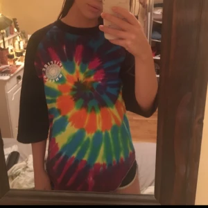  - Färgglad spitfire tröja, endast använd några gånger! PM för mer bilder 🏝