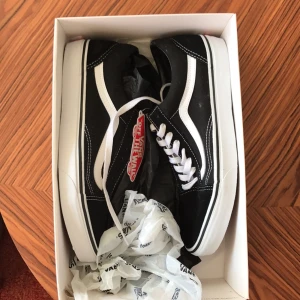  - Helt oanvända Vans, fick hem fel stl!  