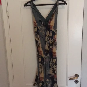  - Klänning från Ralph laurens blue label. Storleken passar de som har small alternativt medium, beroende på hur tajt man vill att den ska sitta.