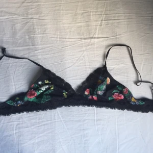  - Bh från Monki, strl S. Knappt använd och som i nyskick!