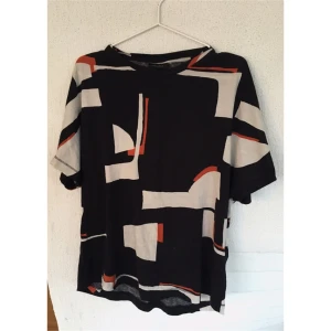  - T-shirt från Marlene Birger. I fint skick då den bara är använd ett fåtal gånger. 