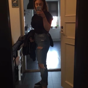 Slitna jeans - Inklusive frakt! Nypris 599kr 💖