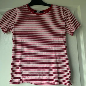 Randig tröja  - En randig fin tröja från Bik bok. Använd ca 2 gånger! ✨