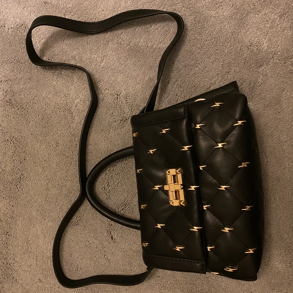 Liten väska med blixtrar  - 91