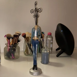 Smyckes hållare  - Perfekt att hänga upp fina halsband på. 5 halsband får plats💕