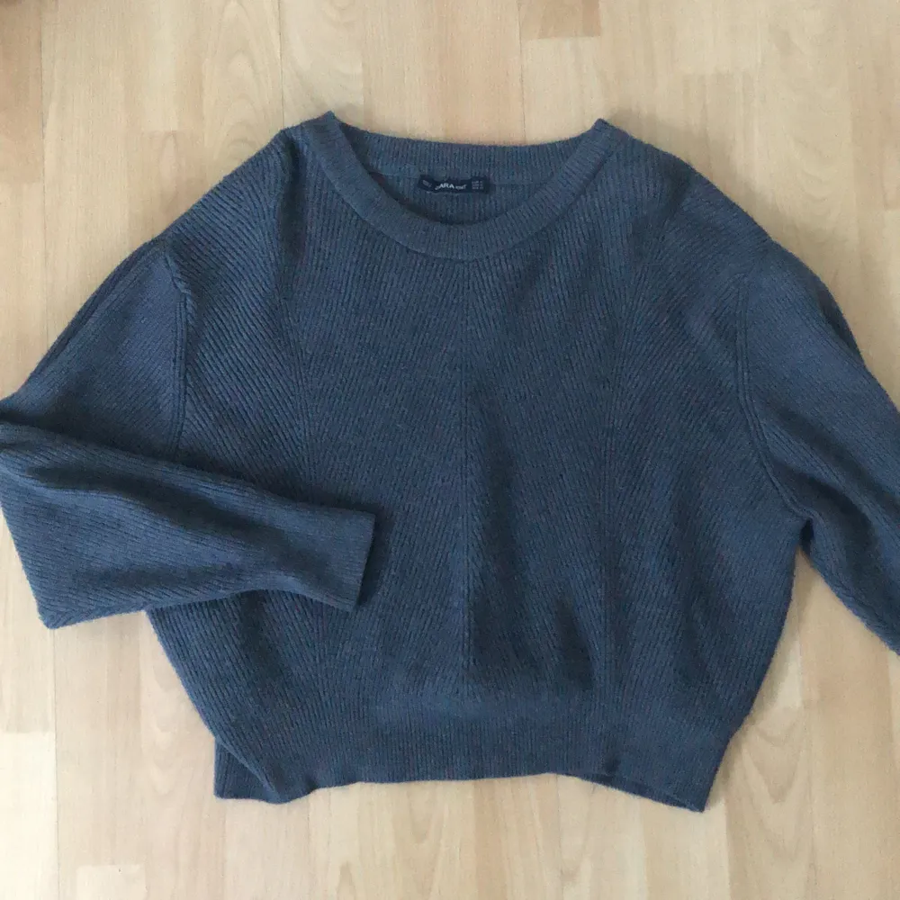 Zara Knit never worn, like new. Bought last year for 399kr. FREE SHIPPING. . Stickat.