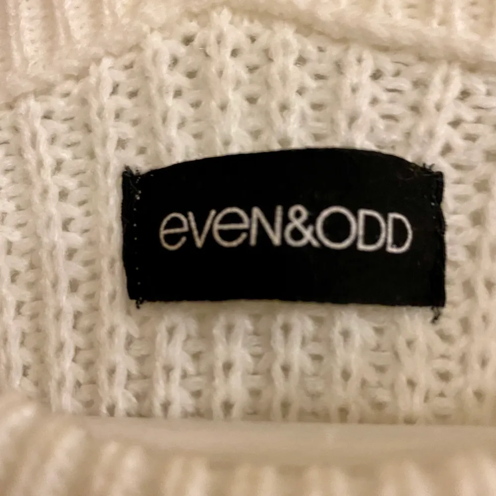 En vit stickad klänning från Even&Odd, inköpspris 299kr. Använd en gång. ✨Mötas upp i Lund eller fraktas i Sverige för ca. 70kr✨. Klänningar.