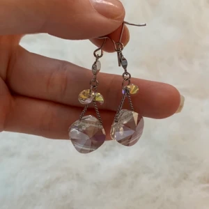 Örhänge  - bra skick, Finns i alvik Stockholm Kan även skicka via post