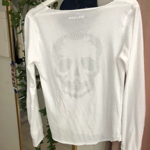 Zadig & Voltaire tröja  - Säljer denna Zadig tröja som använd endast någea gånger så den är i fint skick! Stl S men kan passa en xs eller m då den är ganska stretchig⚡️👼🏼 