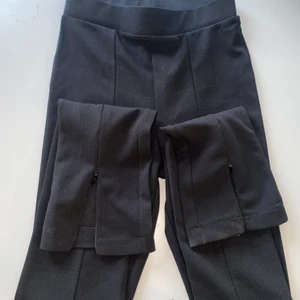 Kostymbyxor  - Säljer ett par fina kostym byxor! Använda 2-3 gånger. 4 månader gammal. 