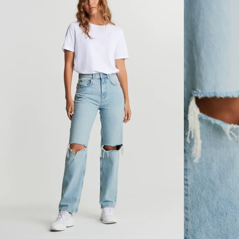Vida jeans från Gina med hål på knäna säljer så dem var alldeles förstora för mig säljer för 400kr då jag aldrig använt   och den från början kostade 600kr i stolek xs. Jeans & Byxor.