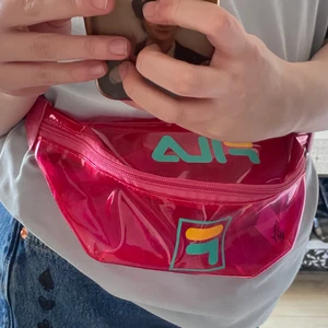 Fila magväska - En magväska från fila! Köpt från usa, aldrig använd!