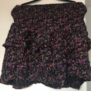 Volang kjol - Blommig kjol