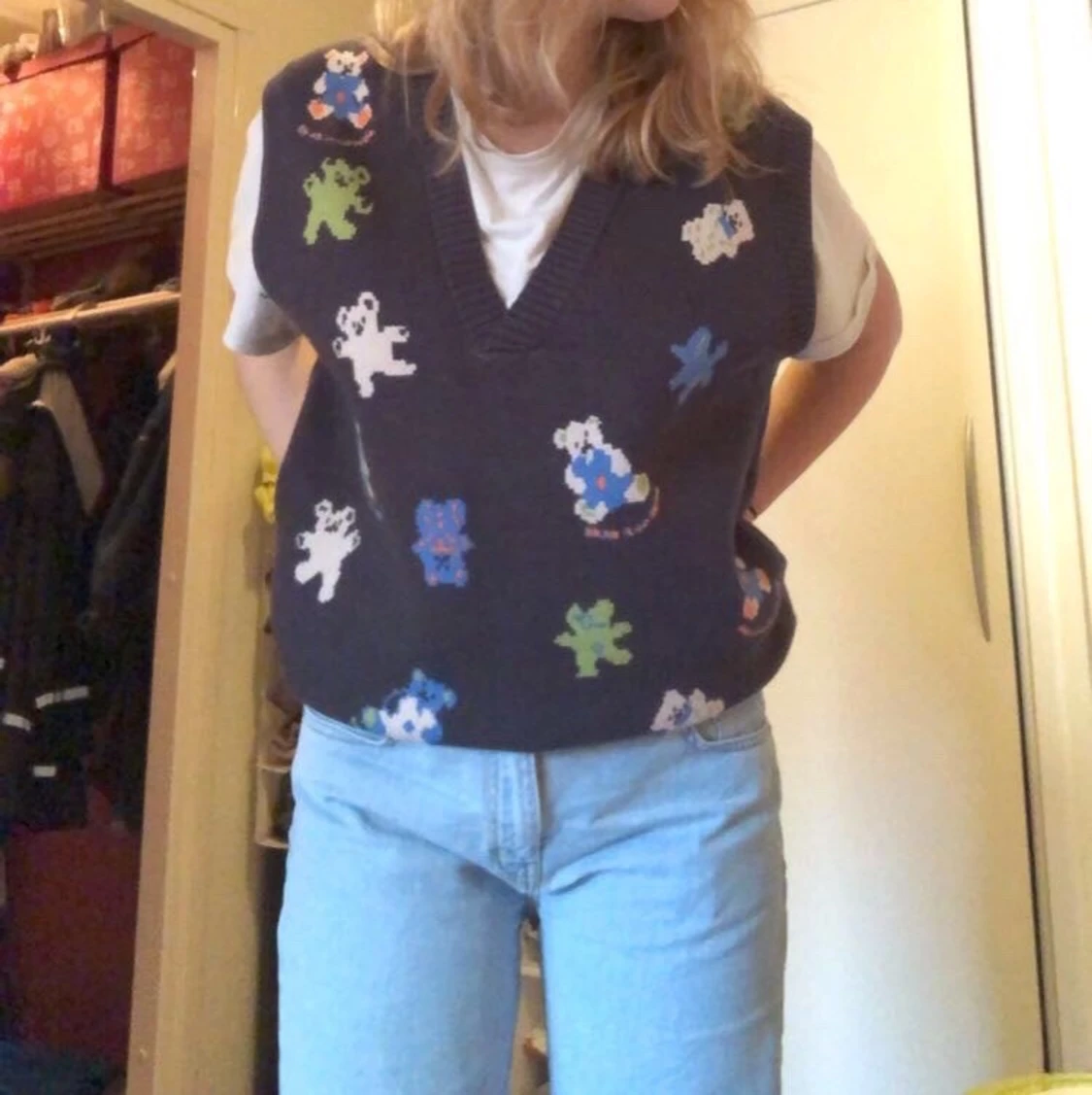 Sweatervest med nallar på - 91