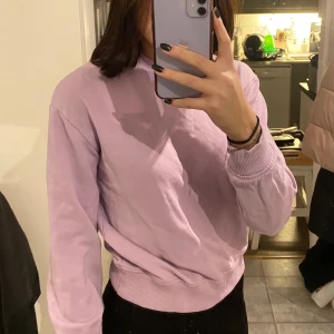 Ljuslila sweatshirt  - Superfin sweetshirt. Säljer då den inte används längre