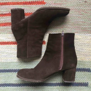  - Bruna vintage mocka stövlar i bra skick! En storlek för små för mig som annars har 41.