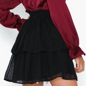 Kjol från Nelly  - Köpt förra sommaren, knappt använd pga fel storlek. 