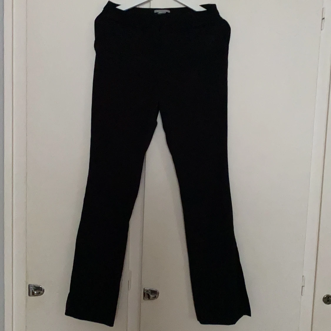 Svarta Kostymbyxor med slits på sidorna 