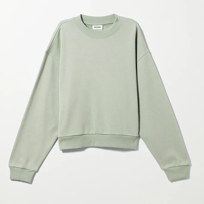 Ljusgrön sweater från weekday!! Originalpris är 300 kr, mycket bra skick:) storlek XS men stor i storleken så sitter bra på en S. Tröjor & Koftor.