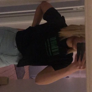 Cool topp - En jätte ball tröja från Boohoo som jag själv klippt av. Aldrig använd