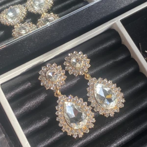 Örhängen - Endast provade & rengjorda 🌺 