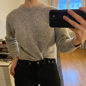 Tröja - Superskön tröja från Brandy Melville. 65 % akryl, 5 % ull. Superfint skick! Stretchig, passar XS och S 💕